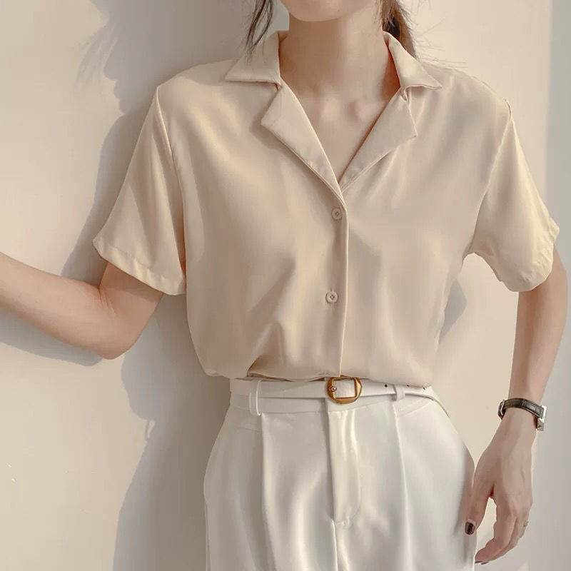 Blouse blanche col V en chiffon