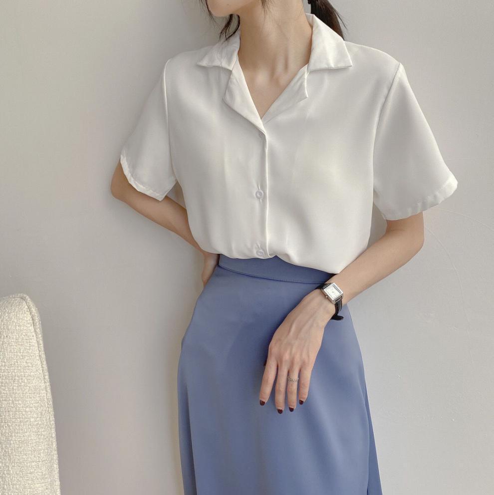 Blouse blanche col V en chiffon